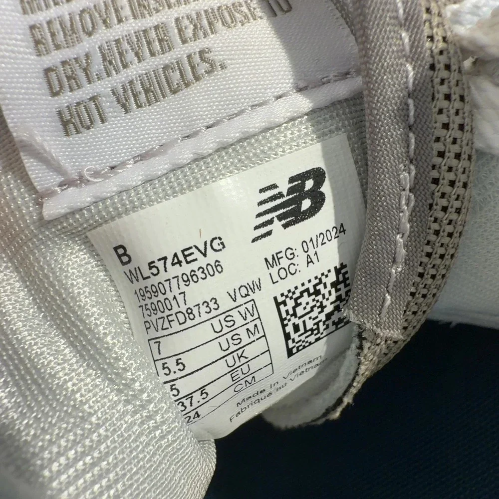 New Balance 574 Classic Core Women's Size 7 WL574EVG Grey Sneakers